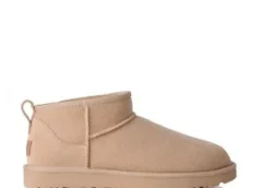 UGG boots at MAXI SPORT vs Dr. Martens: choose your autumn pair